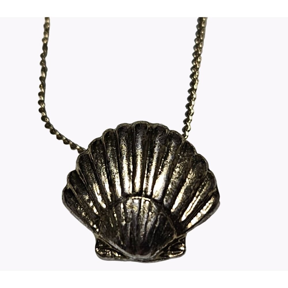 Elegant Gold Tone Seashell Charm Necklace Beach Core Vacation Fashion Jewelry